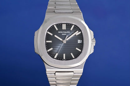 Patek Philippe Nautilus 5711/1A-010 - Full Set - Like NEW