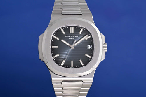 Patek Philippe Nautilus 5711/1A-010 - Full Set - Like NEW