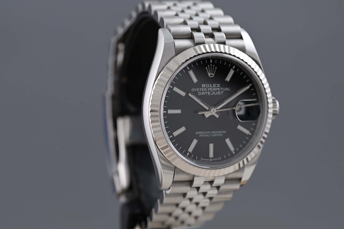 Rolex Datejust 36 - 126234 - Black Dial - Full Set