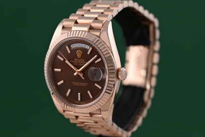 Rolex Day Date 40 Roségold 228235 - Full Set - Chocolate Motif Dial