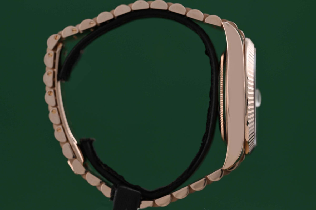Rolex Day Date 40 Roségold 228235 - Full Set - Chocolate Motif Dial