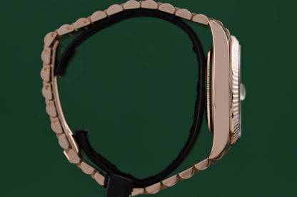 Rolex Day Date 40 Roségold 228235 - Full Set - Chocolate Motif Dial