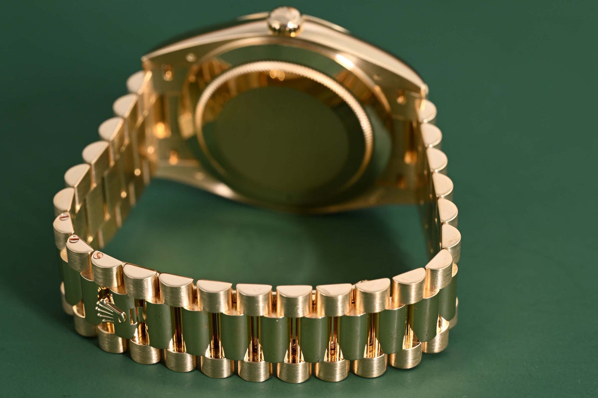 Rolex Day Date 40 Gelbgold 228238 - Full Set - Green Dial - Like NEW 2025