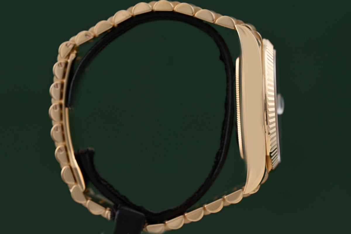 Rolex Day Date 40 Gelbgold 228238 - Full Set - Green Dial - Like NEW 2025
