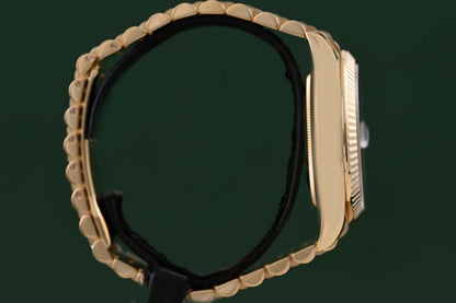 Rolex Day Date 40 Gelbgold 228238 - Full Set - Green Dial - Like NEW 2025