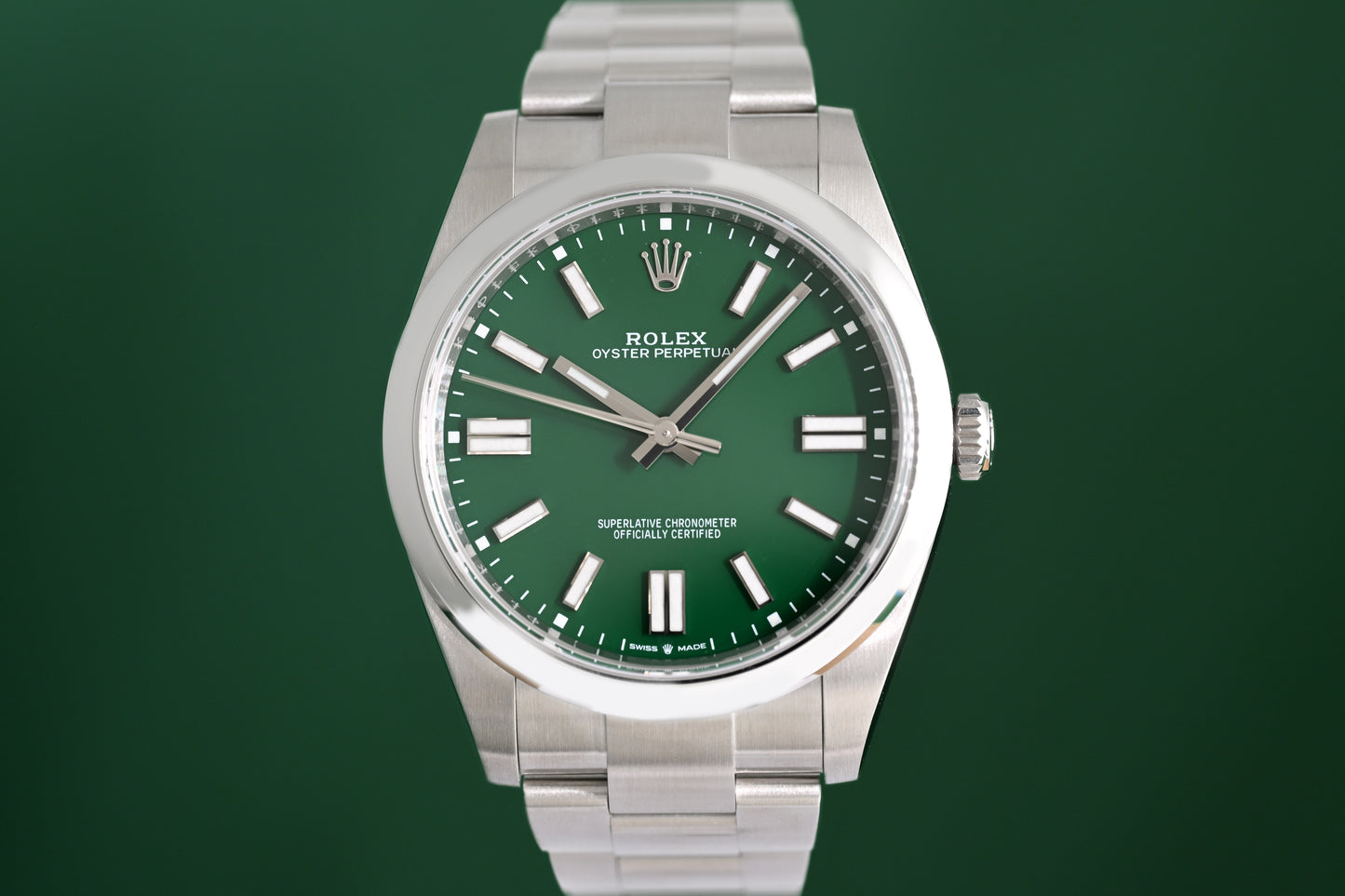 Rolex Oyster Perpetual 41mm 124300 - Full Set - Green Dial