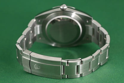 Rolex Oyster Perpetual 41mm 124300 - Full Set - Green Dial