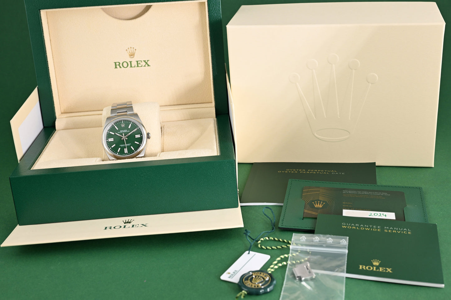 Rolex Oyster Perpetual 41mm 124300 - Full Set - Green Dial