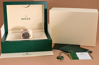 Rolex Day Date 40 Roségold 228235 - Full Set - Chocolate Motif Dial