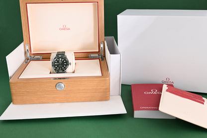 Omega Seamaster Diver 300M - Green Dial - Full Set
