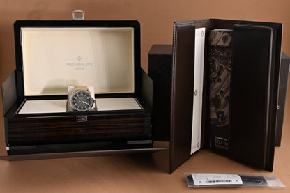Patek Philippe Calatrava 5226G-001 - Full Set