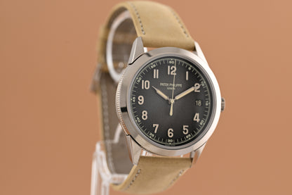 Patek Philippe Calatrava 5226G-001 - Full Set