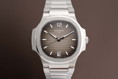 Patek Philippe Nautilus 7118/1A-011 - Full Set