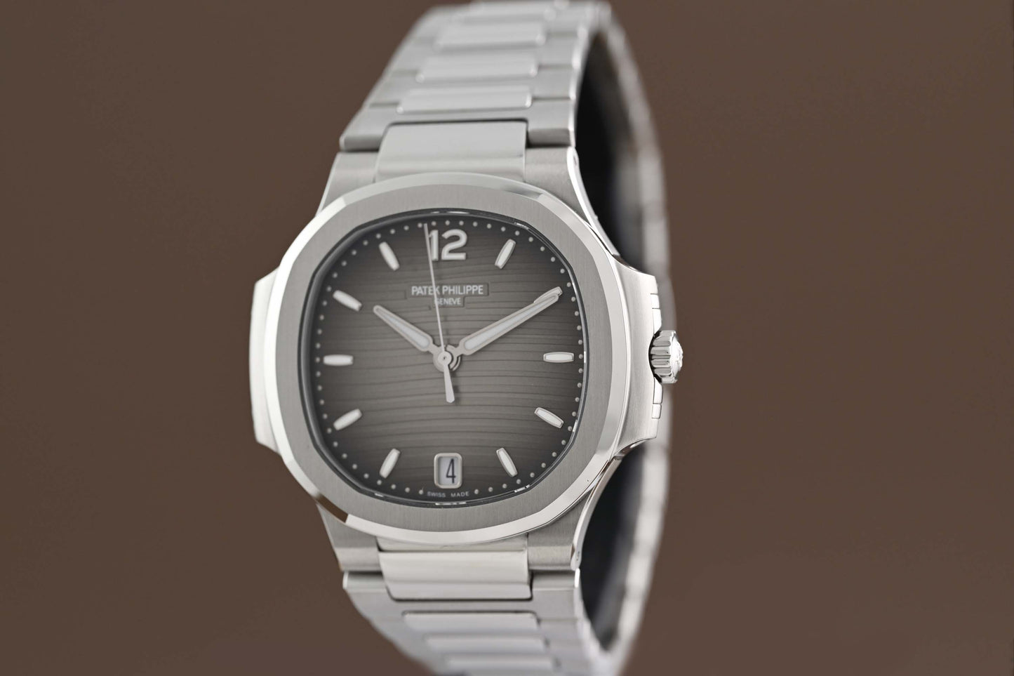 Patek Philippe Nautilus 7118/1A-011 - Full Set