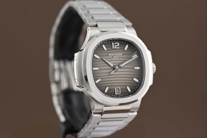 Patek Philippe Nautilus 7118/1A-011 - Full Set
