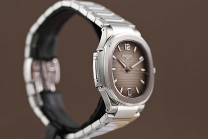 Patek Philippe Nautilus 7118/1A-011 - Full Set