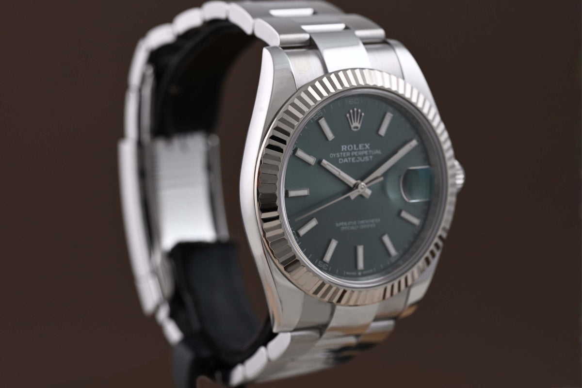 Rolex Datejust 41 - 126334 - Green Dial - Full Set