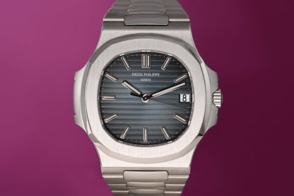 Patek Philippe Nautilus 5711/1A-010 - Full Set