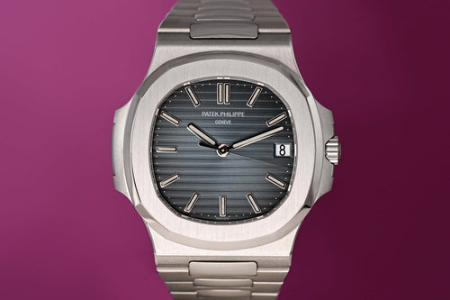 Patek Philippe Nautilus 5711/1A-010 - Full Set
