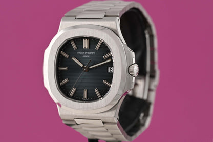 Patek Philippe Nautilus 5711/1A-010 - Full Set