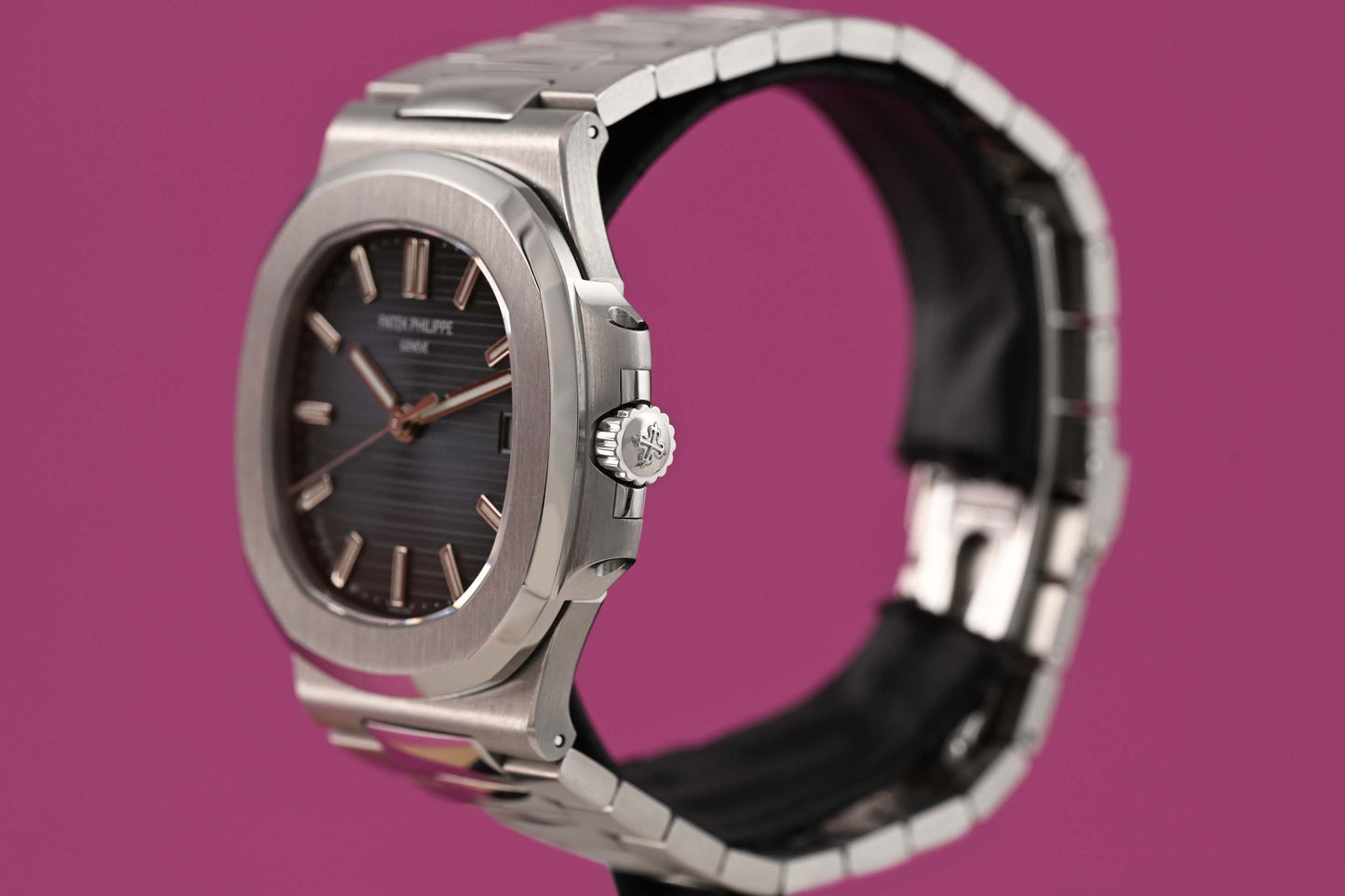 Patek Philippe Nautilus 5711/1A-010 - Full Set