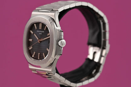 Patek Philippe Nautilus 5711/1A-010 - Full Set