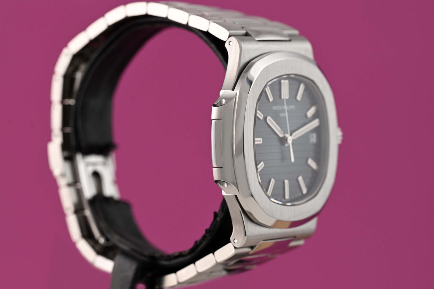 Patek Philippe Nautilus 5711/1A-010 - Full Set