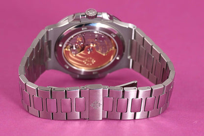 Patek Philippe Nautilus 5711/1A-010 - Full Set