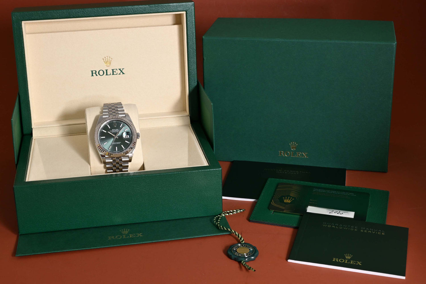 Rolex Datejust 41 - 126334 - Green Dial - Full Set