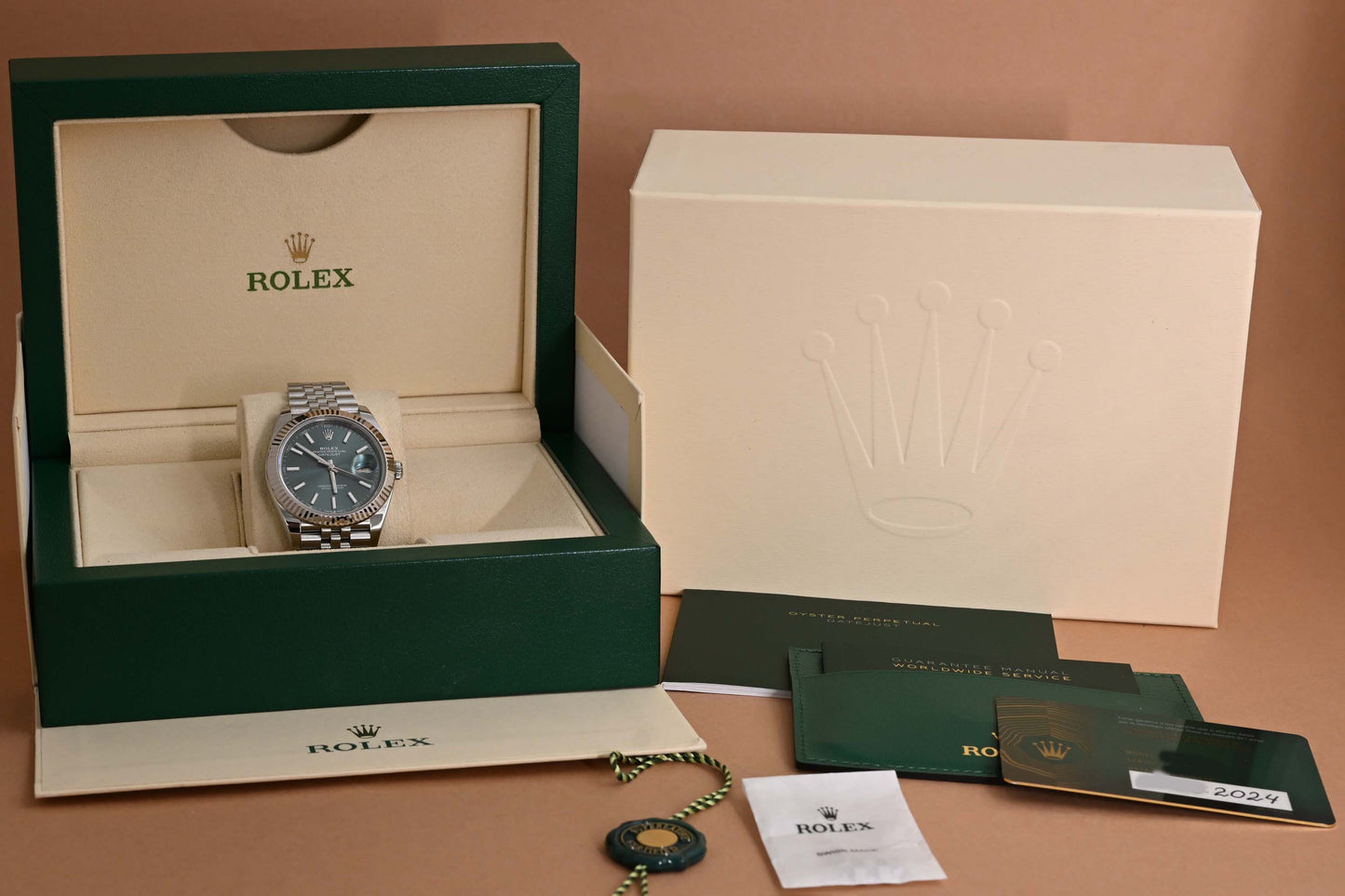 Rolex Datejust 41 - 126334 - Green Dial - Full Set - 2024