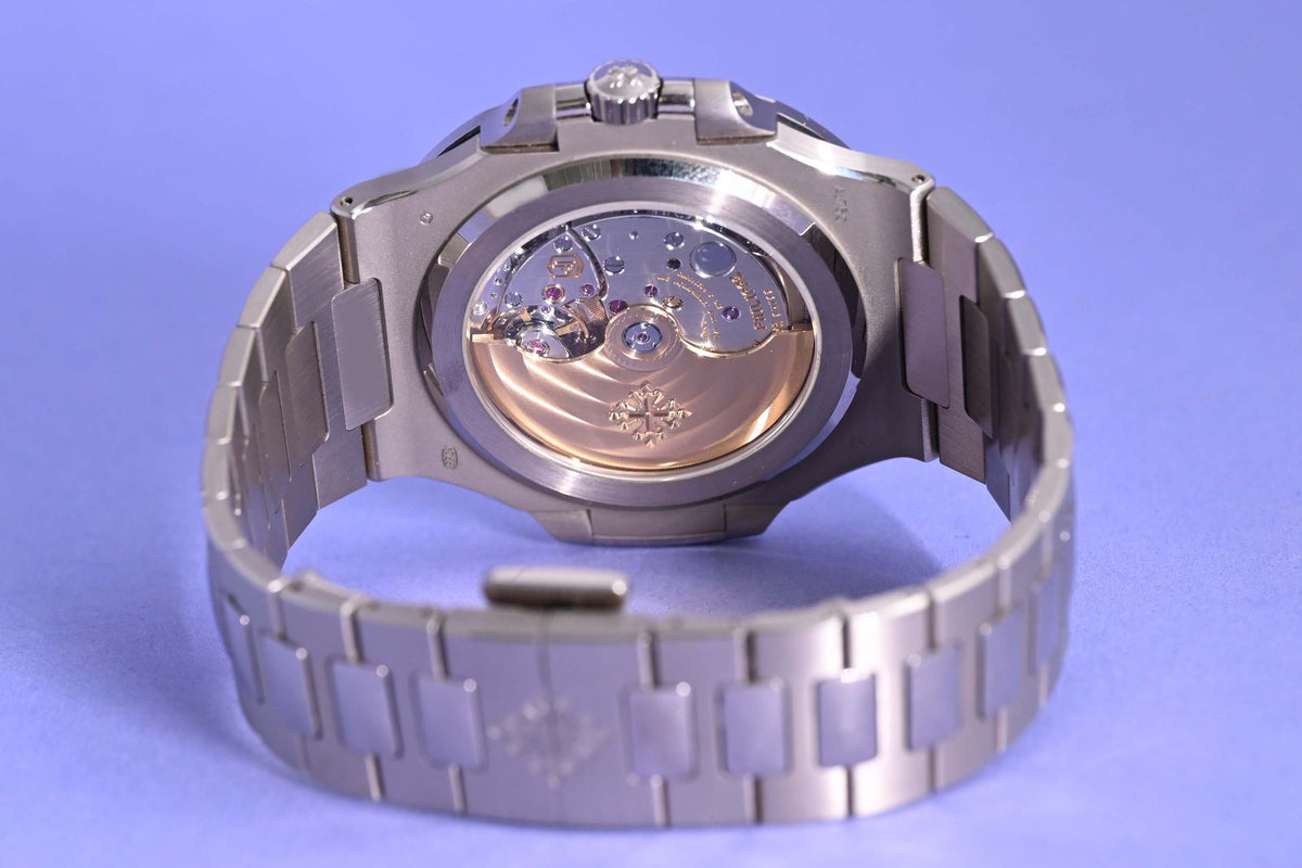 Patek Philippe Nautilus 5811/1G-001 - Full Set