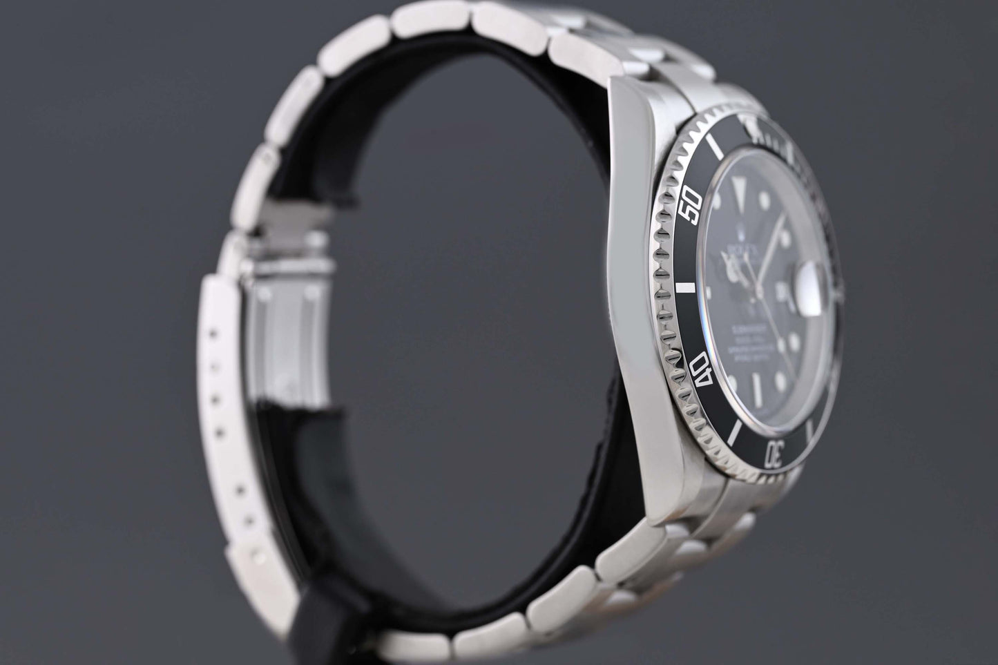 Rolex Submariner 16610 - Box & Papers - 2007
