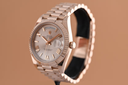 Rolex Day Date 40 Roségold 228235 - Full Set - Sundust Dial - LC100