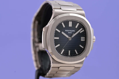 Patek Philippe Nautilus 5811/1G-001 - Full Set