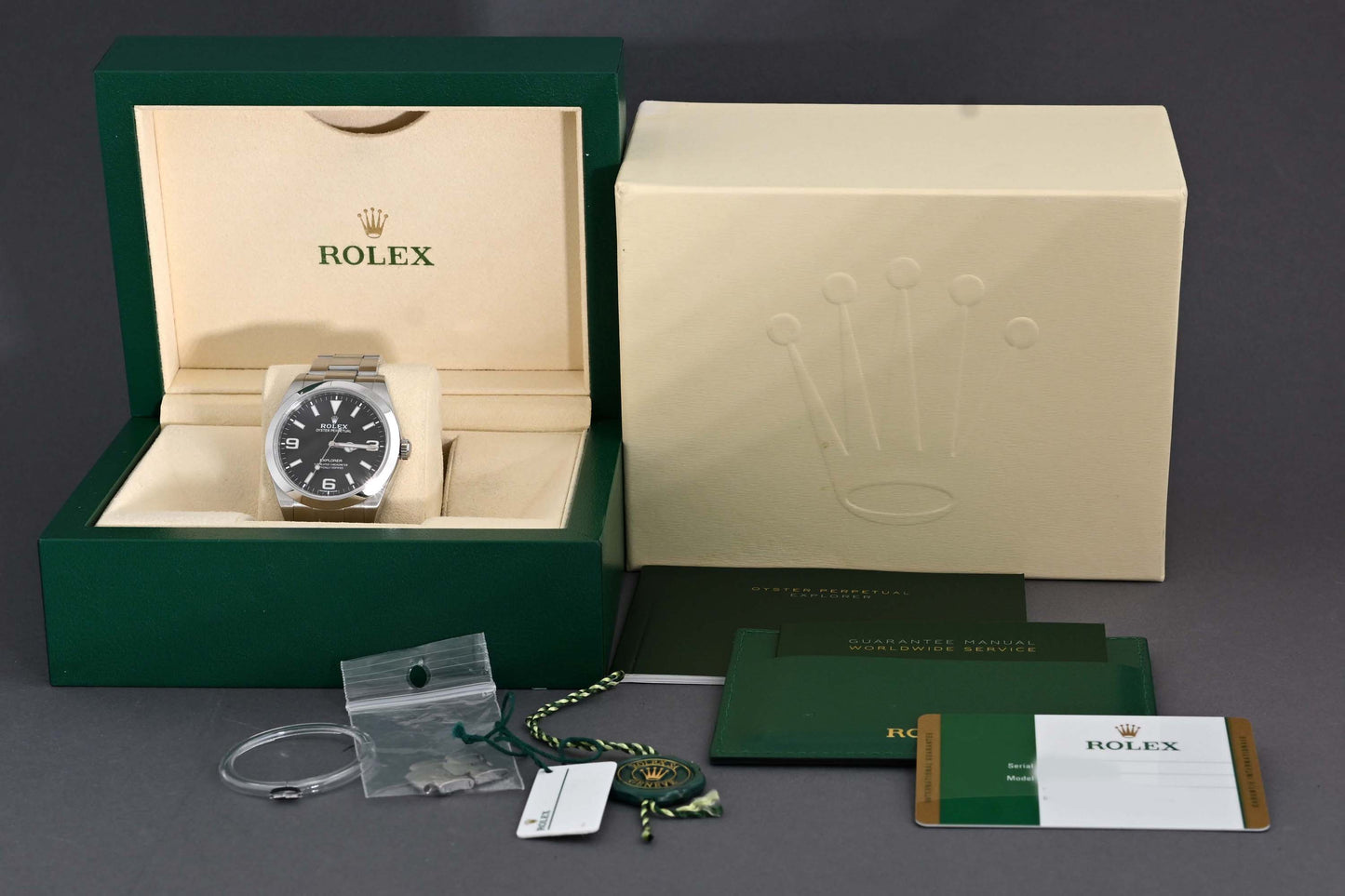 Rolex Explorer I 39 mm - 214270 - Full Set