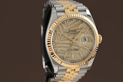 Rolex Oyster Perpetual Datejust 126233 - Full Set - Palm Dial