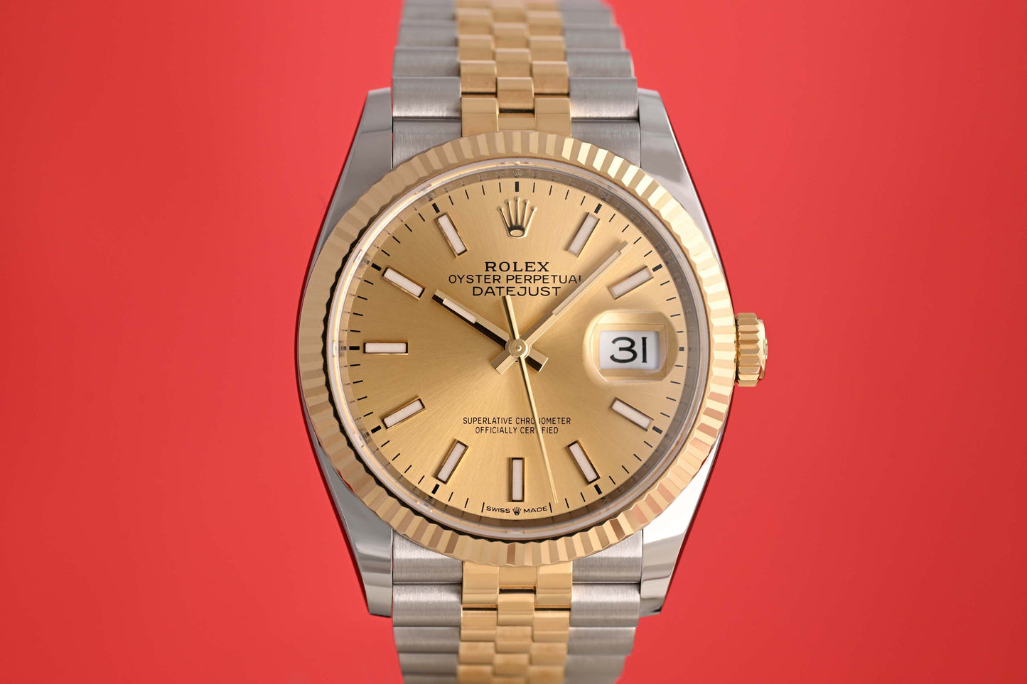 Rolex Oyster Perpetual Datejust 126233 - Full Set - Gold Dial - Like NEW