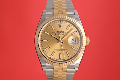 Rolex Oyster Perpetual Datejust 126233 - Full Set - Gold Dial - Like NEW