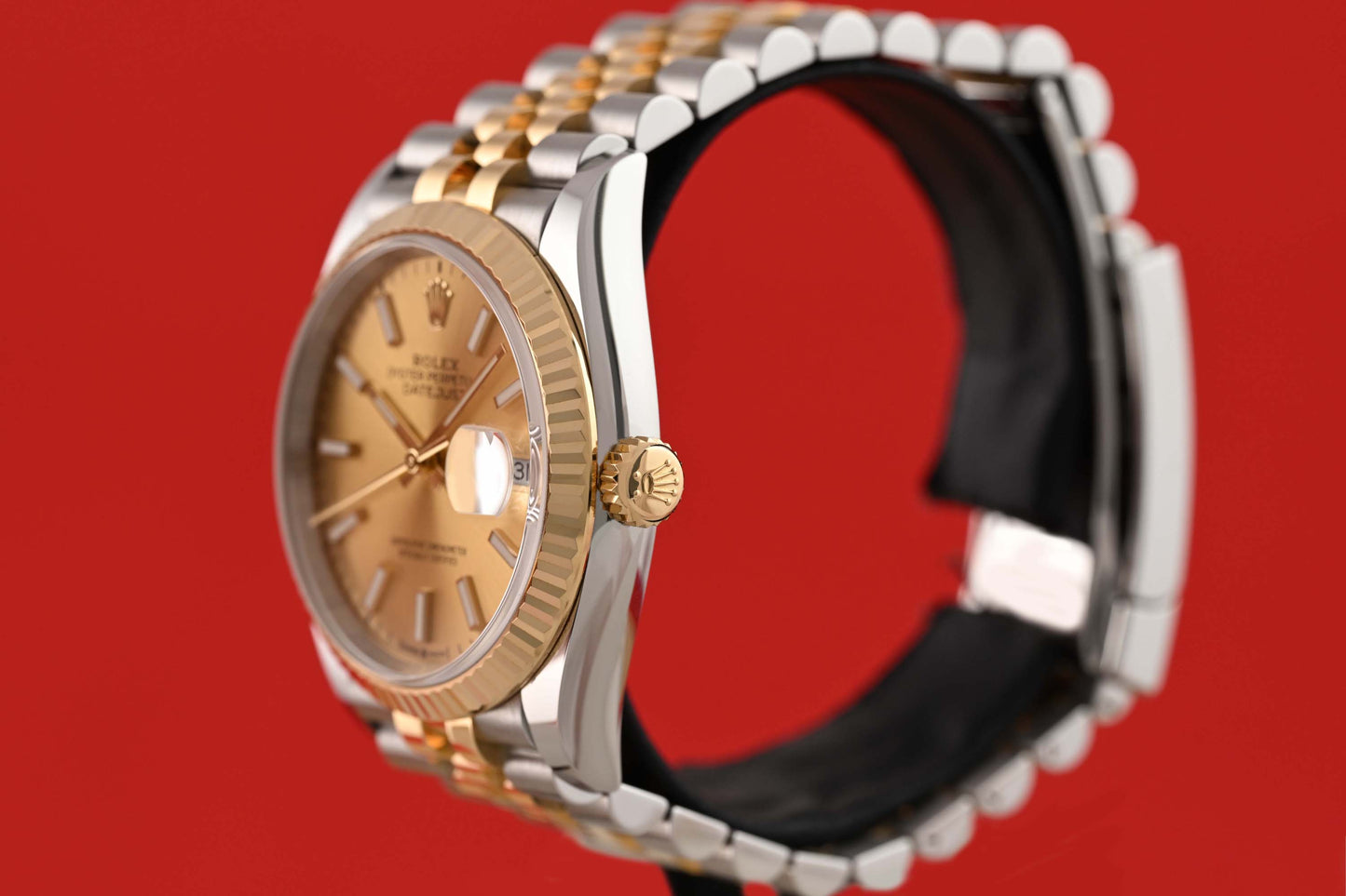 Rolex Oyster Perpetual Datejust 126233 - Full Set - Gold Dial - Like NEW