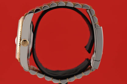 Rolex Oyster Perpetual Datejust 126233 - Full Set - Gold Dial - Like NEW