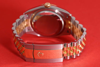 Rolex Oyster Perpetual Datejust 126233 - Full Set - Gold Dial - Like NEW