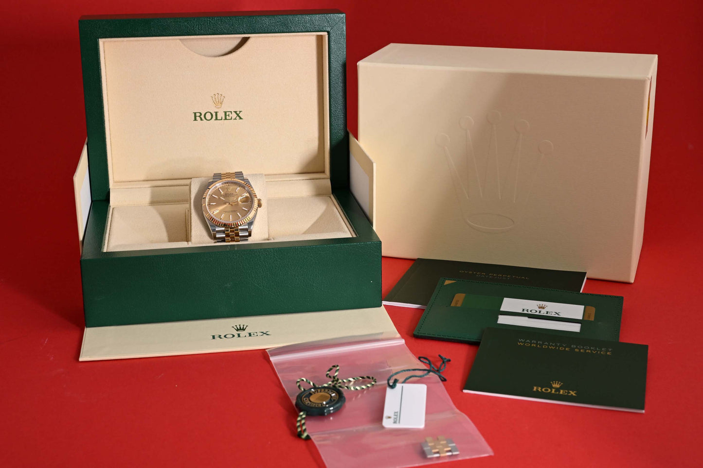 Rolex Oyster Perpetual Datejust 126233 - Full Set - Gold Dial - Like NEW