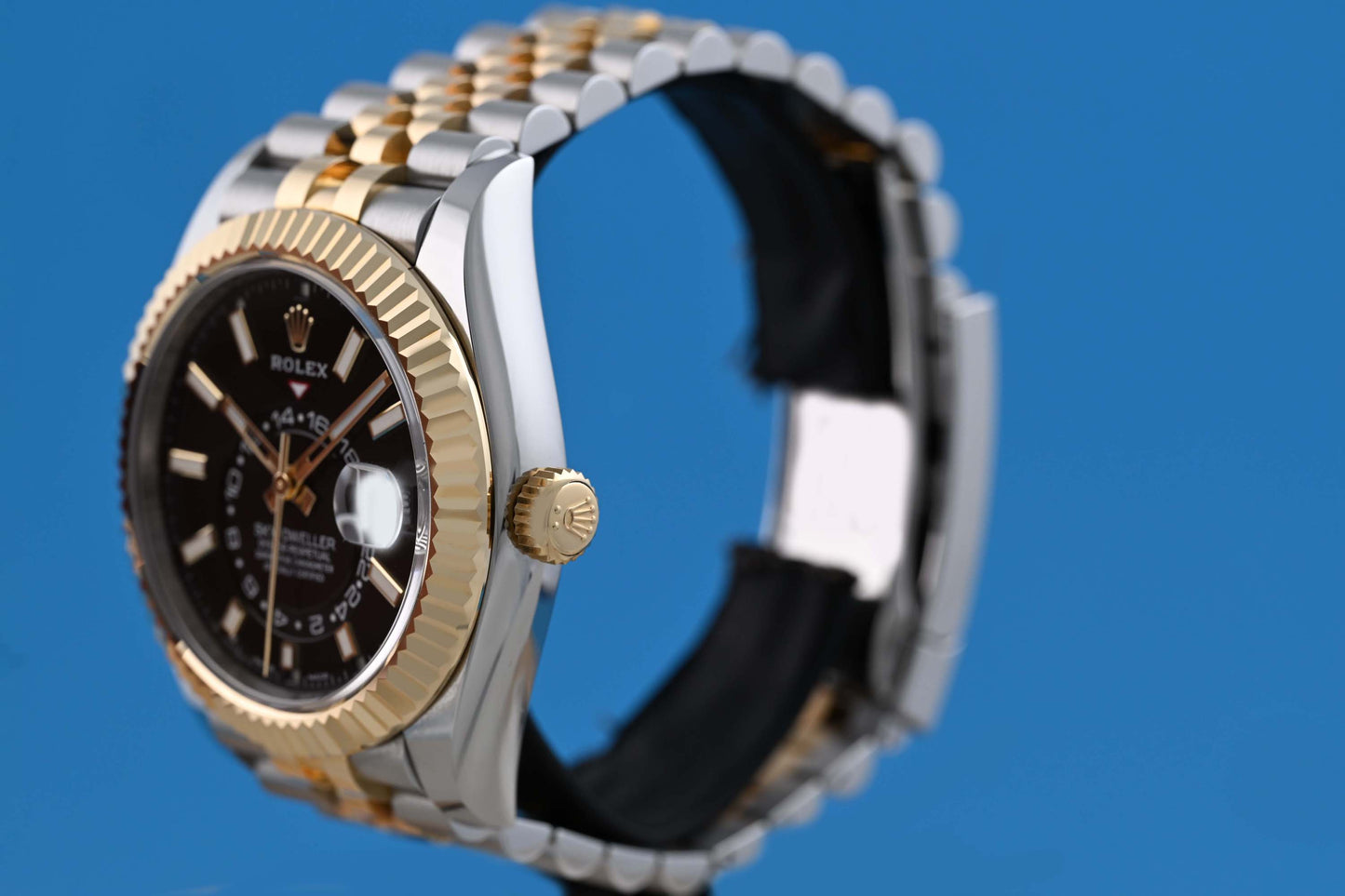 Rolex Sky-Dweller 326933 - Full Set - Black Dial
