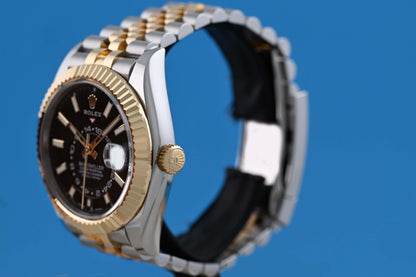 Rolex Sky-Dweller 326933 - Full Set - Black Dial