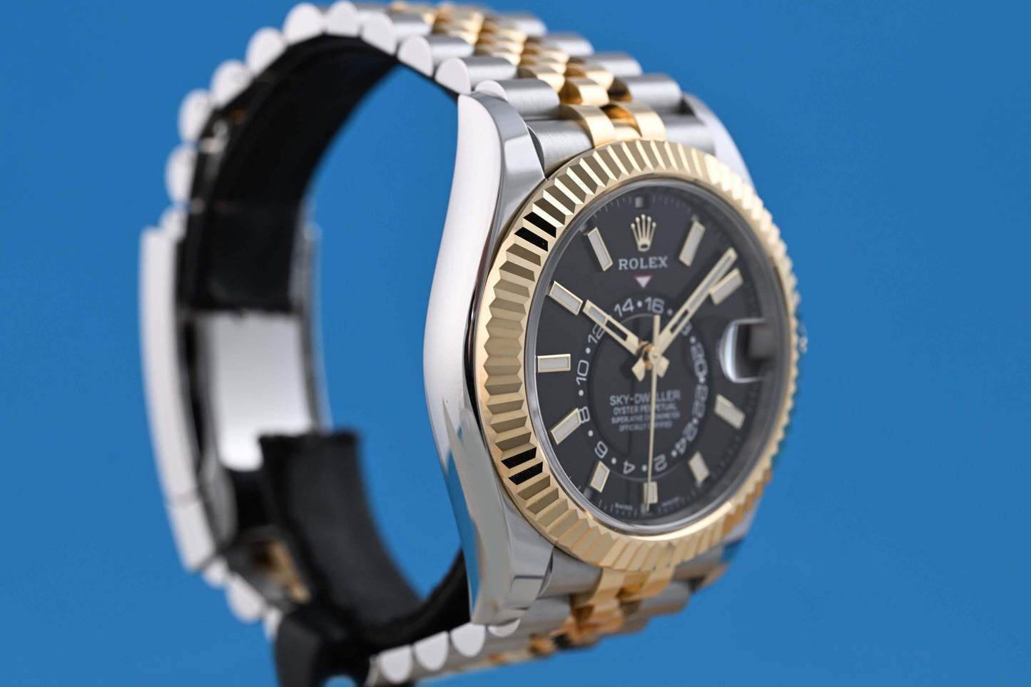 Rolex Sky-Dweller 326933 - Full Set - Black Dial