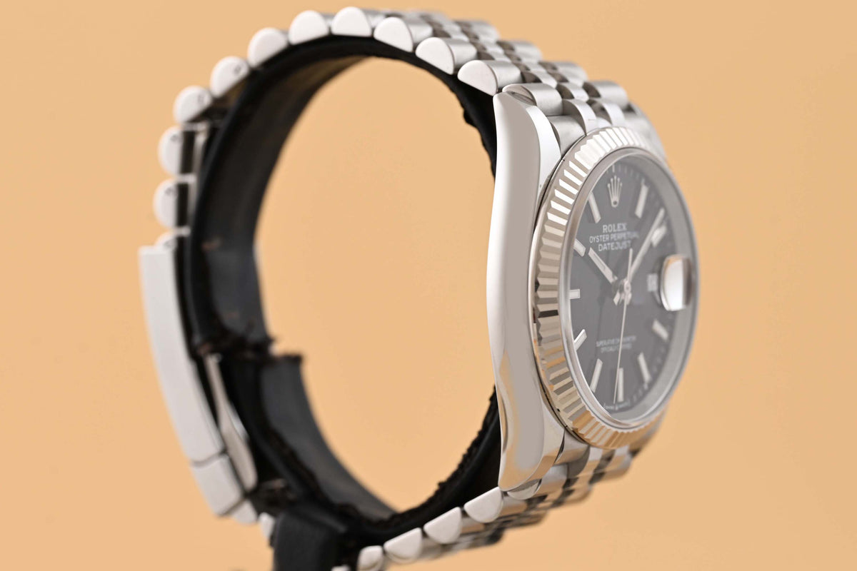 Rolex Datejust 36 - 126234 - Black Dial - Full Set