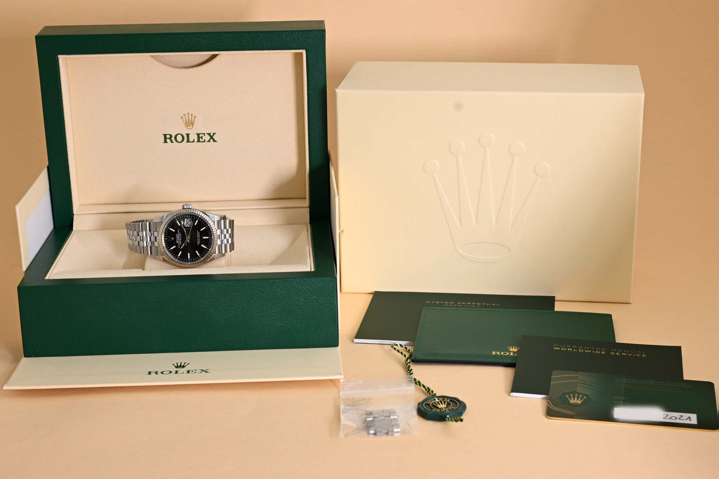 Rolex Datejust 36 - 126234 - Black Dial - Full Set