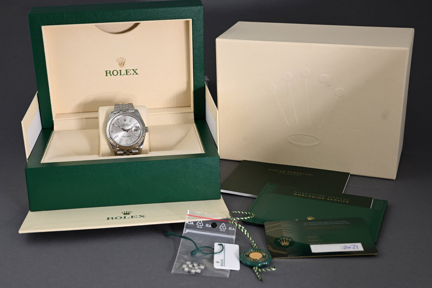 Rolex Datejust 41 - 126334 - Silver Dial - Full Set