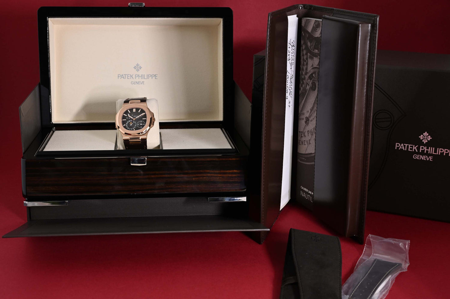 Patek Philippe Nautilus 5712R - Full Set - 2021