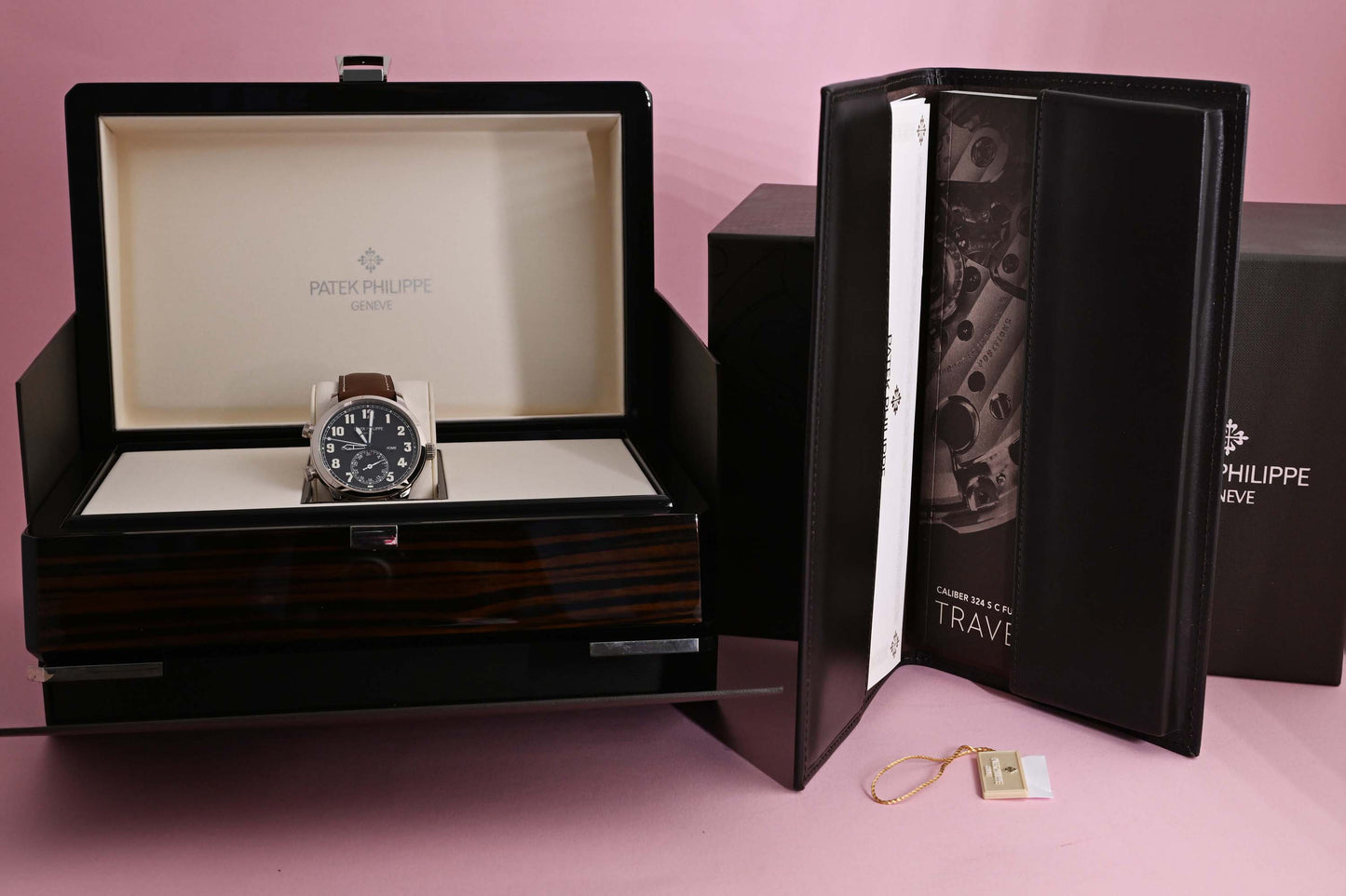 Patek Philippe Calatrava Pilot Travel Time 5524G-001 - Full Set